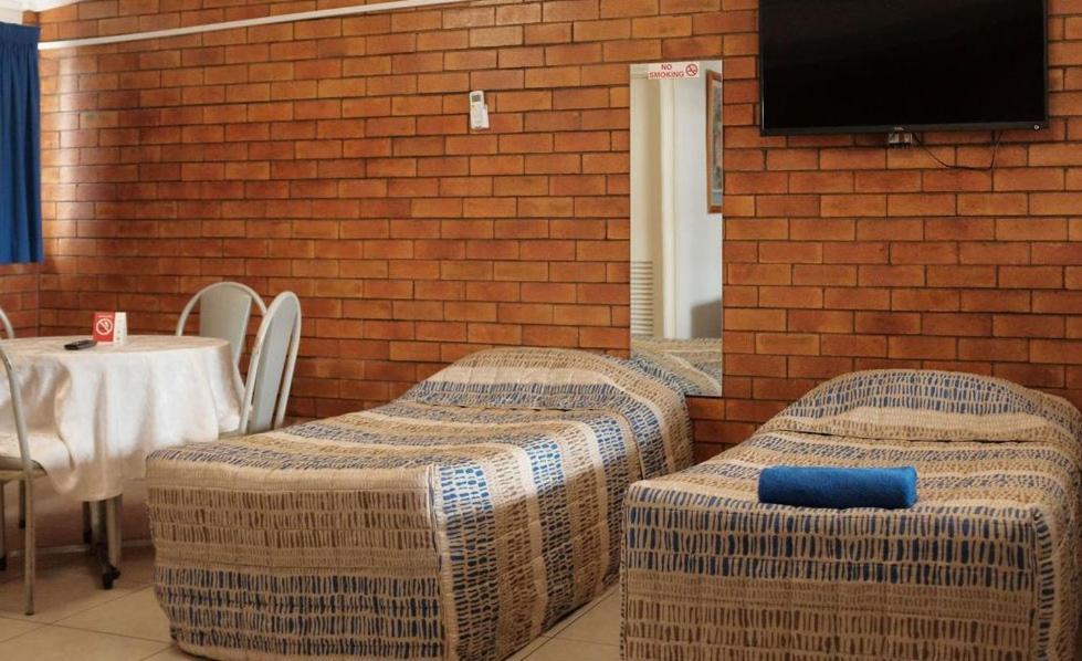 Motel Myall Далби Екстериор снимка