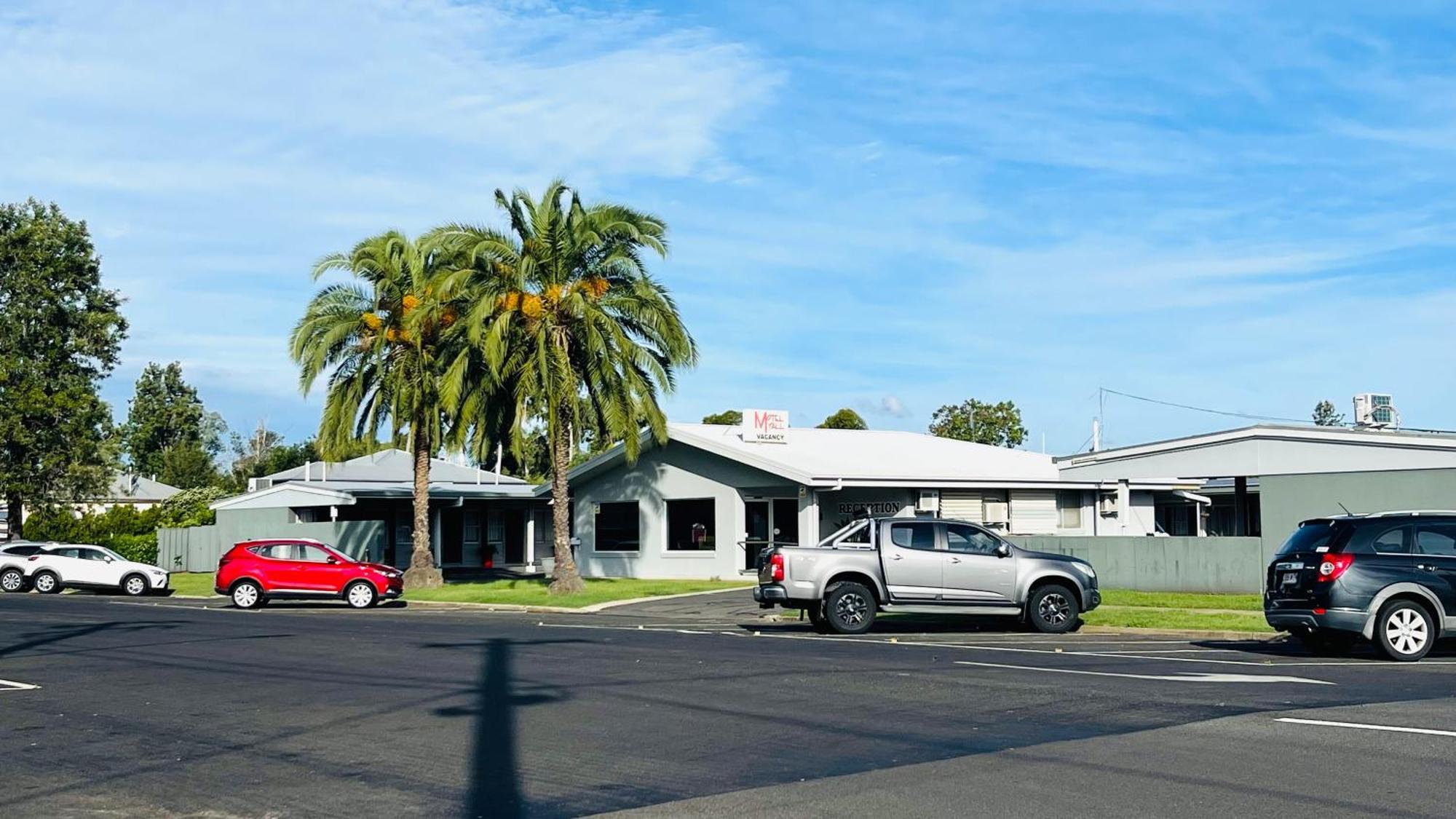 Motel Myall Далби Екстериор снимка