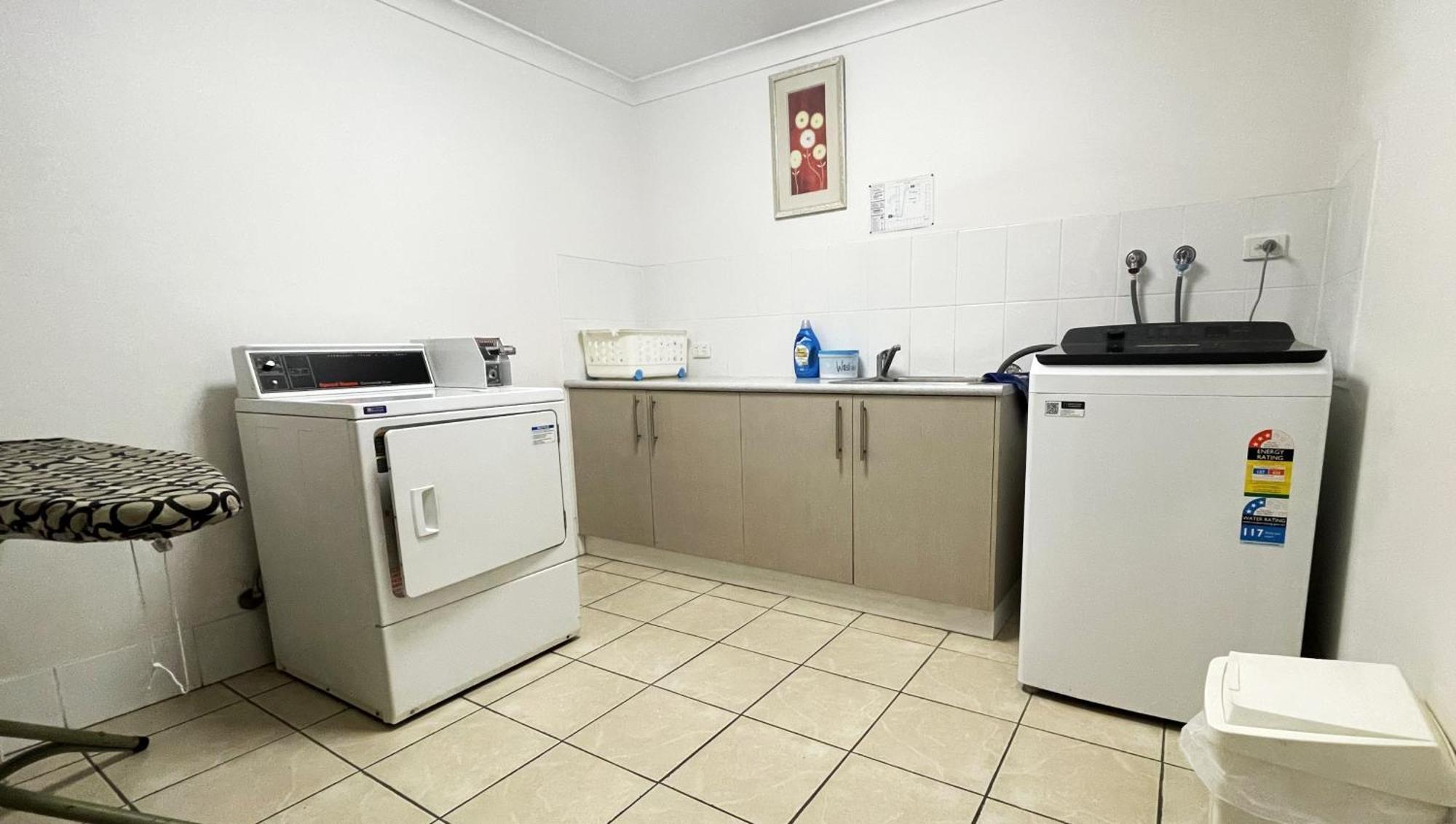 Motel Myall Далби Екстериор снимка
