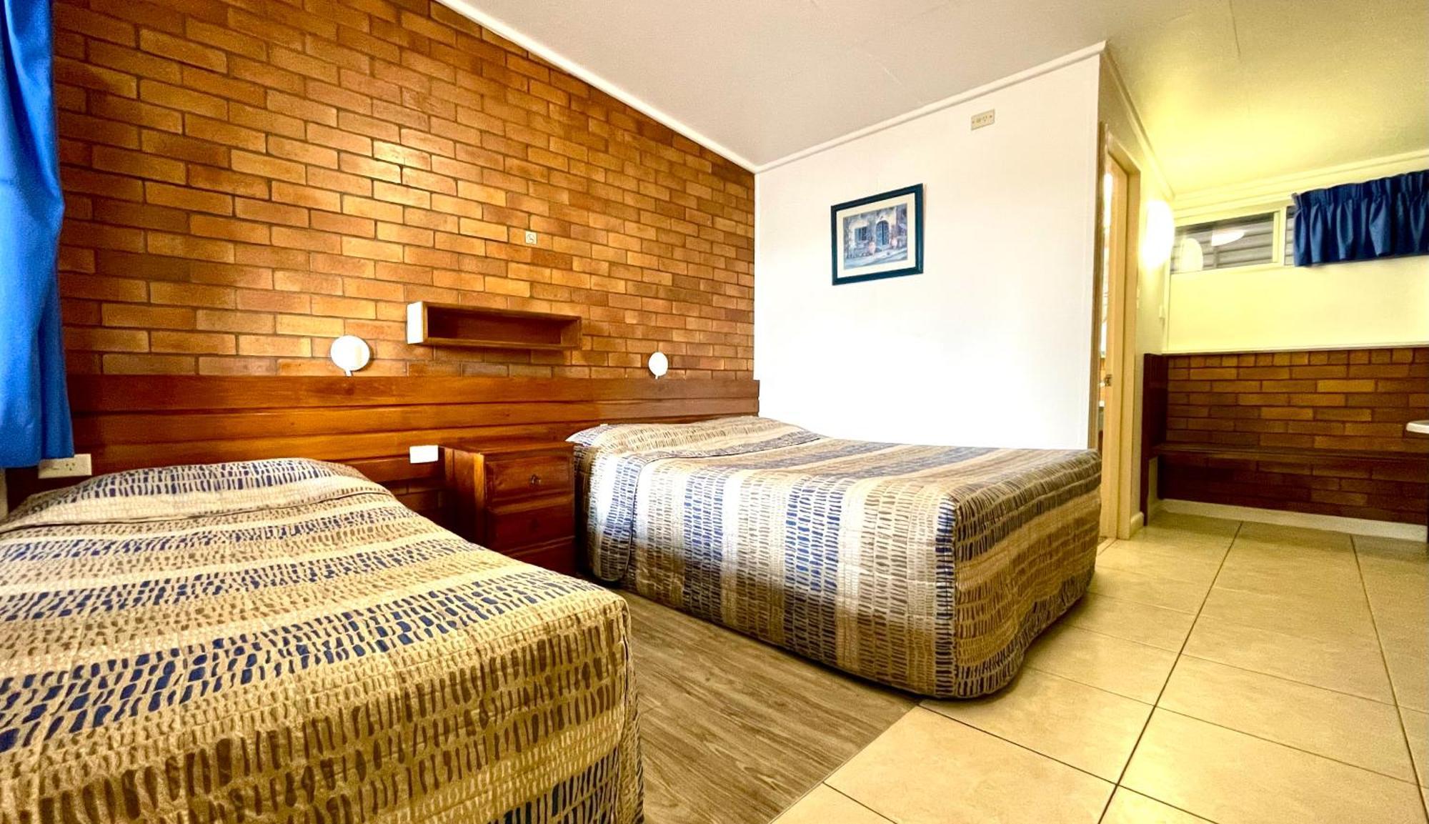 Motel Myall Далби Екстериор снимка