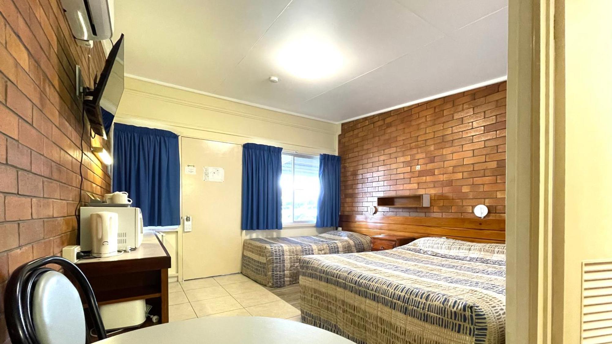 Motel Myall Далби Екстериор снимка
