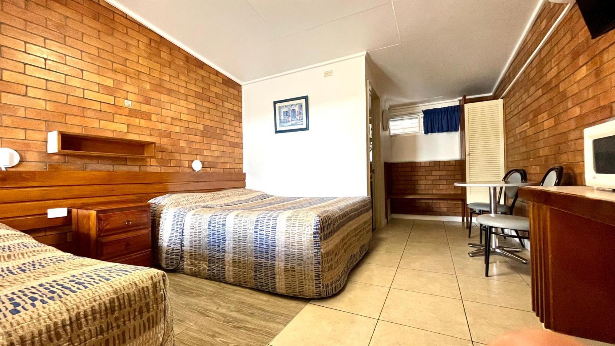 Motel Myall Далби Екстериор снимка
