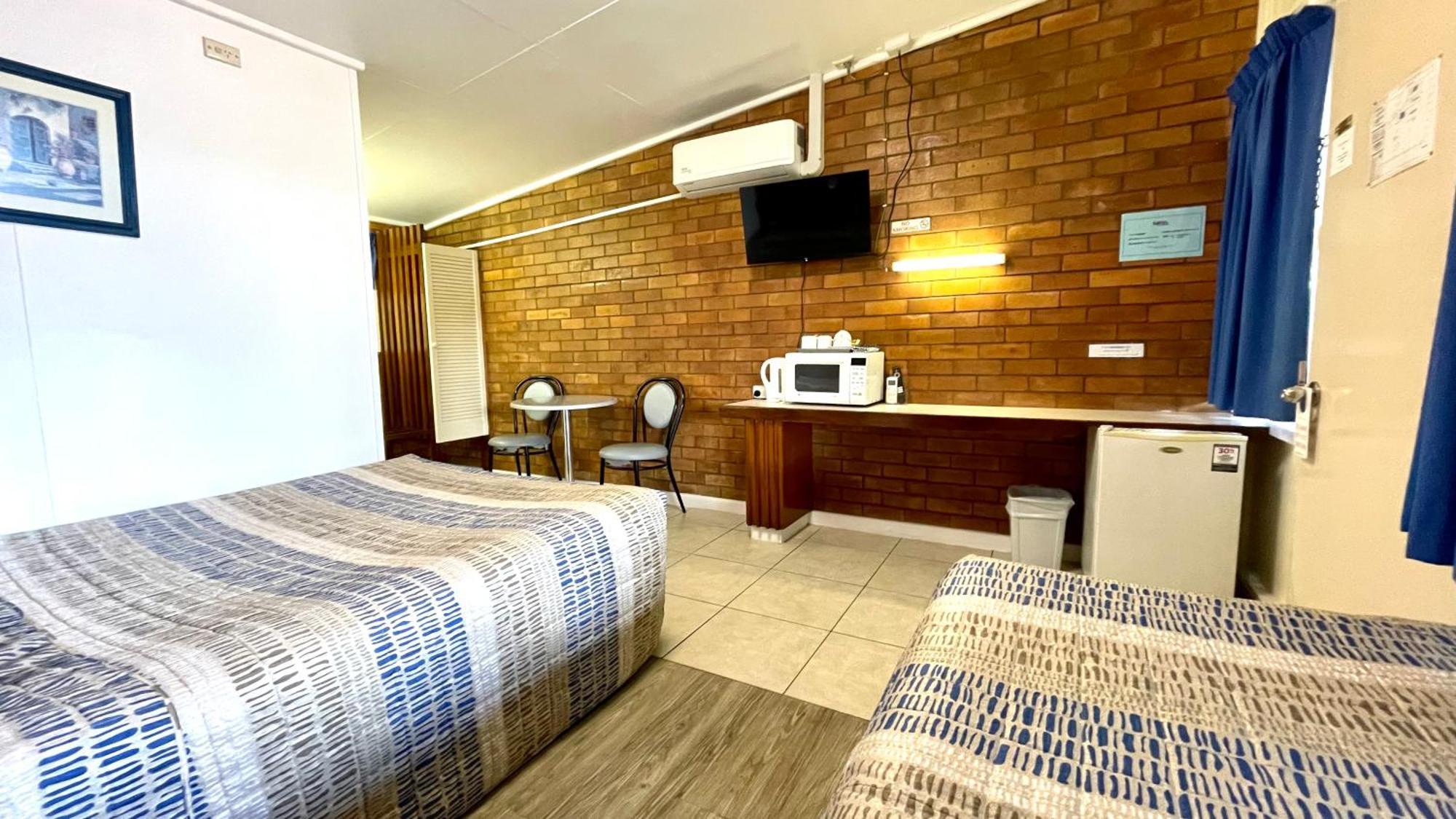 Motel Myall Далби Екстериор снимка